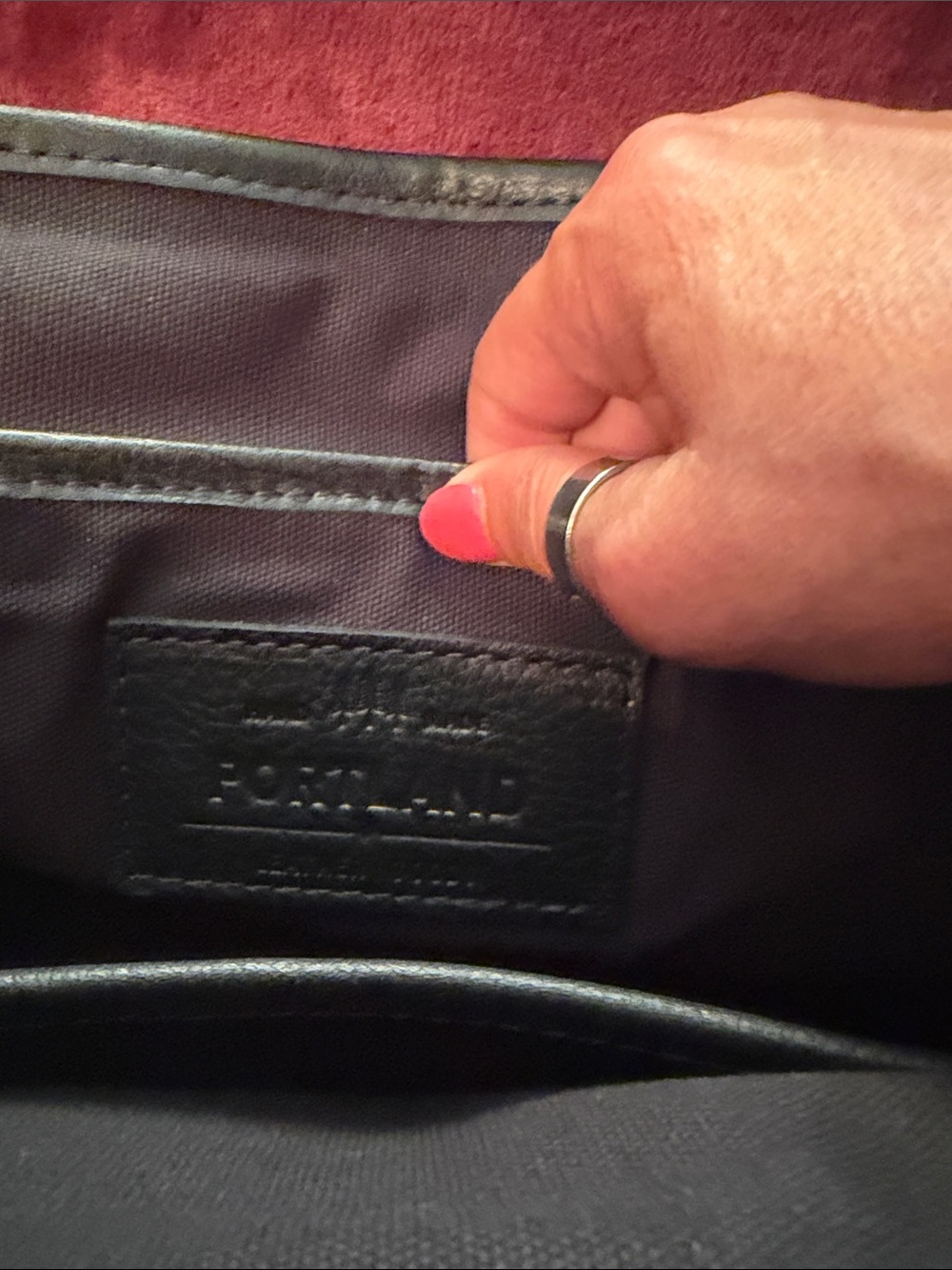 Portland Leather Black Pebble Grain Leather Messenger Bag with Adjustable Strap - Picture 11 of 16